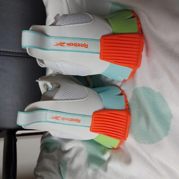 Reebok Zig Dynamica White and Mint Sneakers - Picture 4 of 5